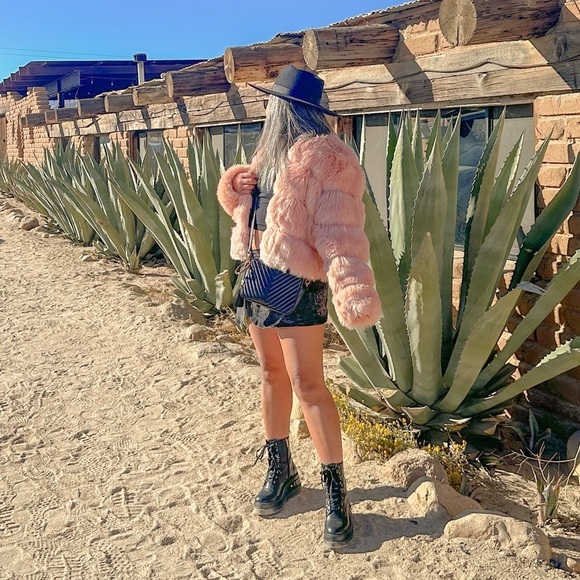 Pink faux fur coat M euc - Picture 6 of 7